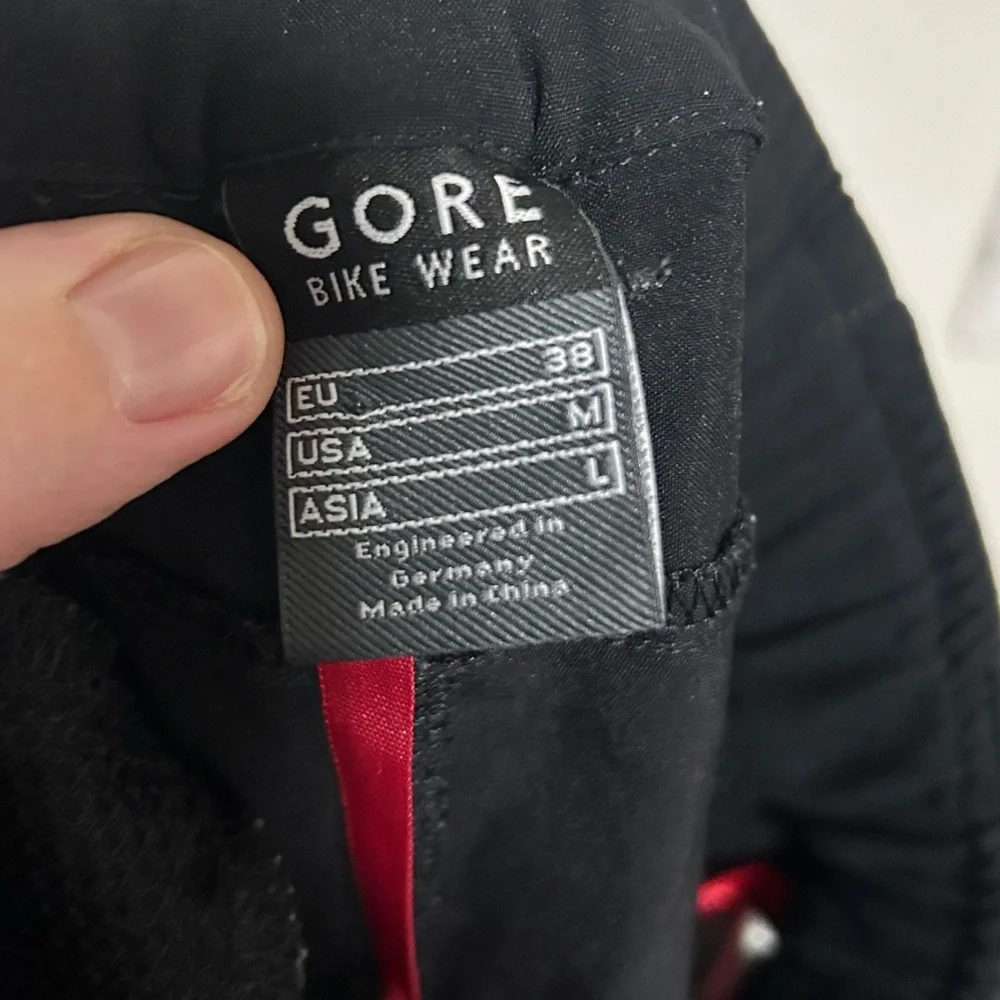 Gore bike wear shorts size medium - Picture 4 of 6